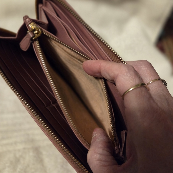 Prada Dusty Rose Leather Wallet EUC - Picture 16 of 16